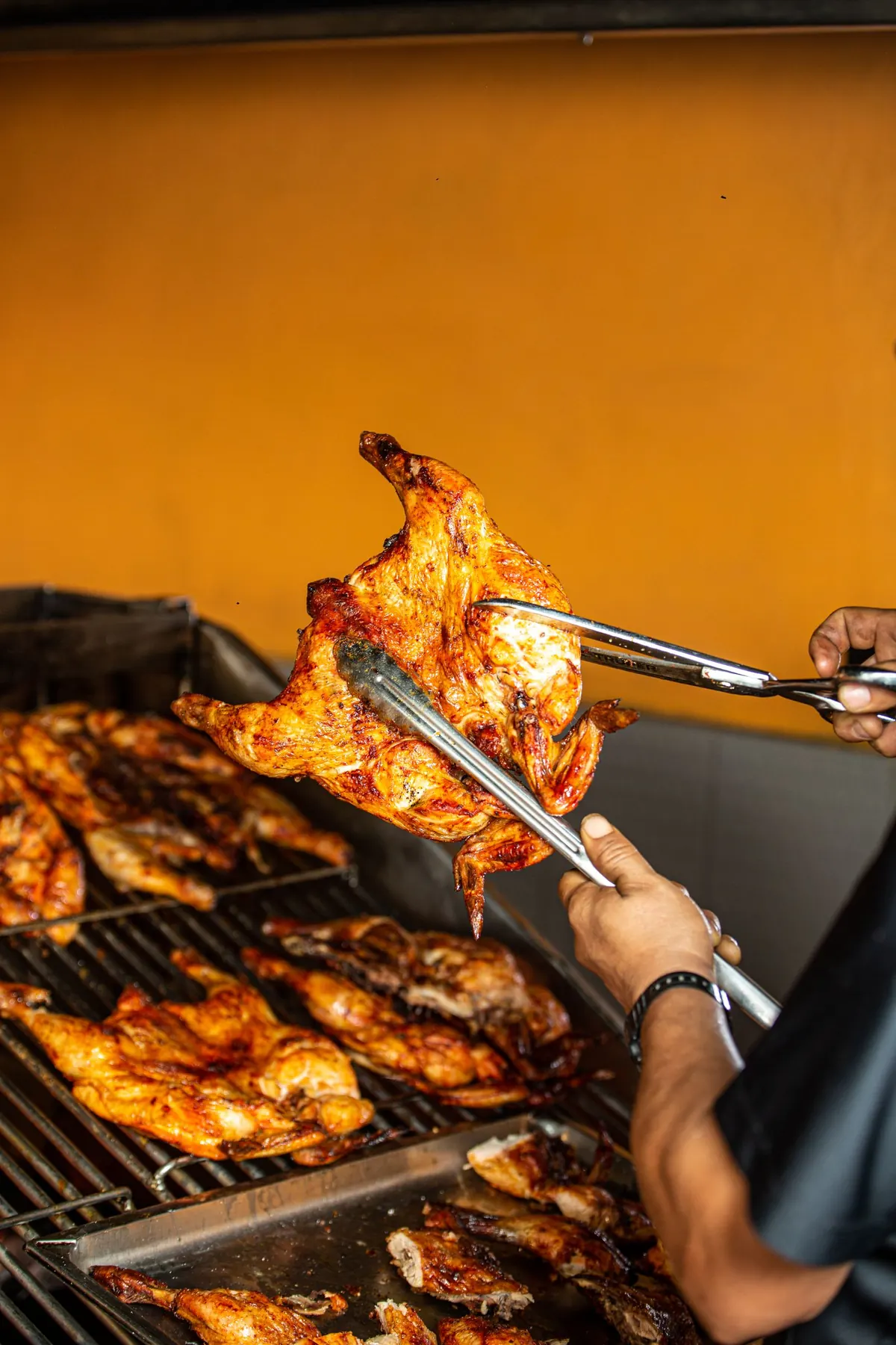 Gegrilde kipproducten op de barbecue
